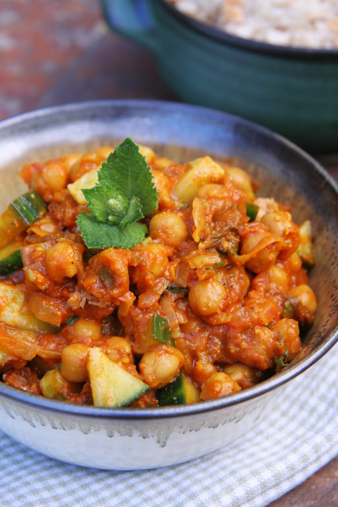 Chilled Chickpea Cucumber Curry